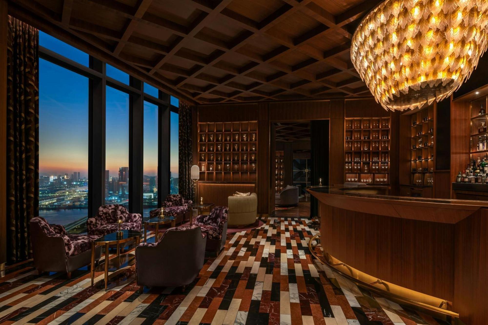 W Macau - Studio City Exteriér fotografie The bar at the 39th floor