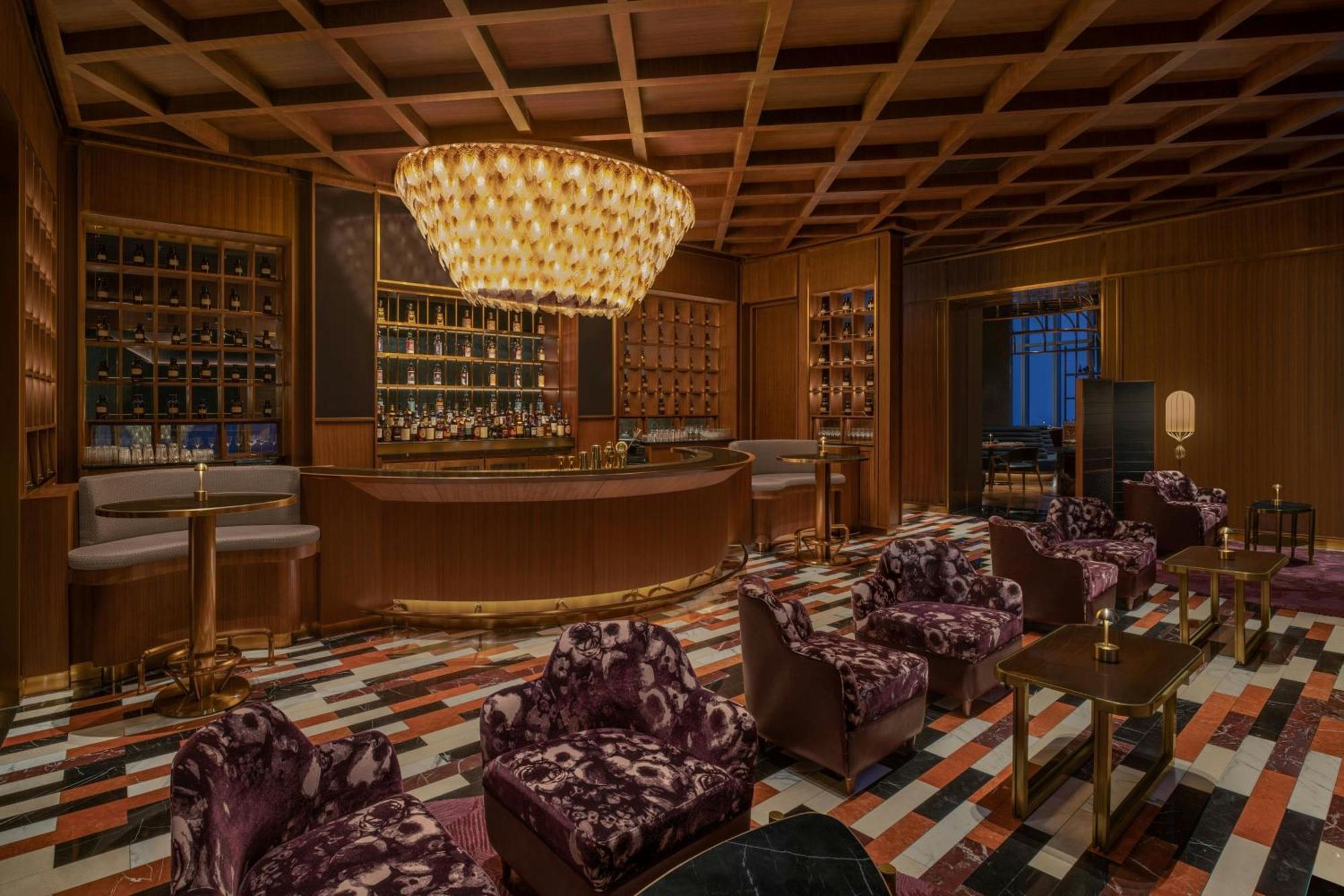 W Macau - Studio City Exteriér fotografie The bar at the 1930s-themed lounge at the MGM Grand