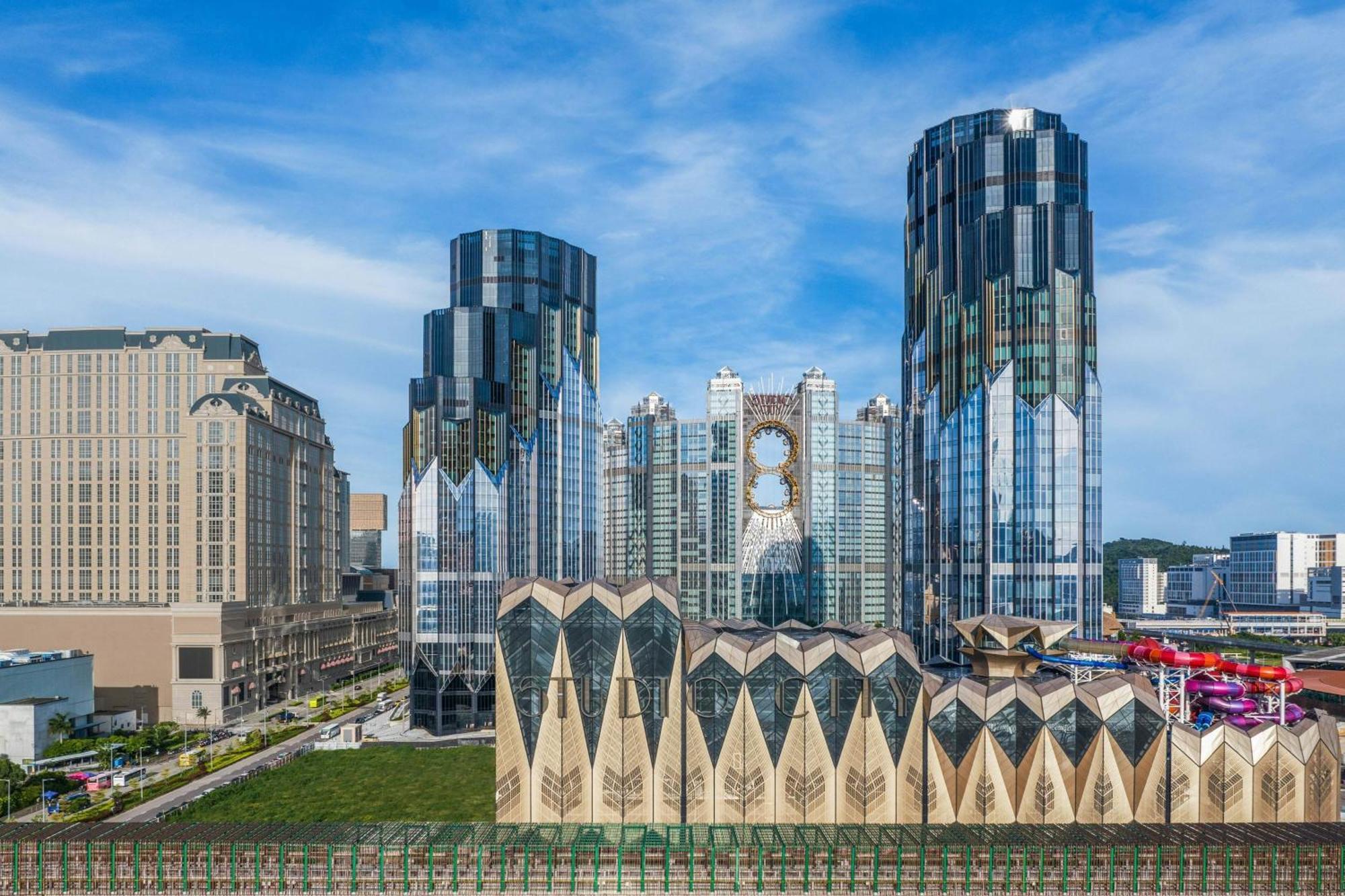 W Macau - Studio City Exteriér fotografie The New Century Grand Theatre